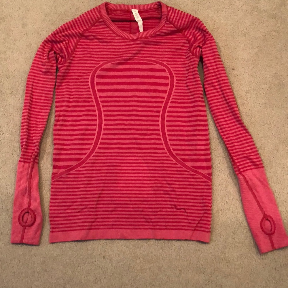 long sleeve tight lulu lemon top
